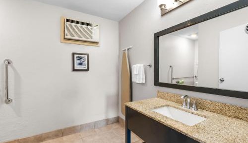 Queen Room - Disability Access