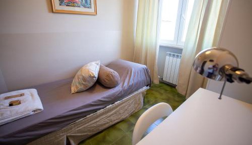 Single Room with Shared Bathroom