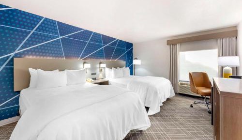 Queen Room with Two Queen Beds - Non Smoking