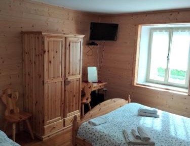 Single Room with Shared Bathroom