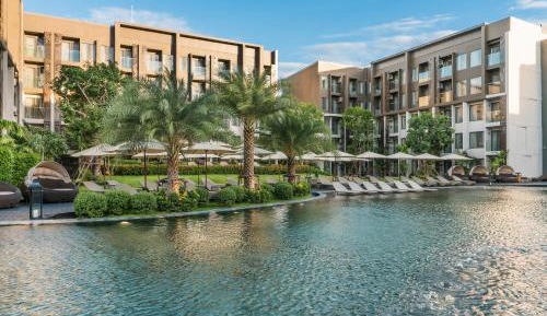 Grand Deluxe Pool View Room