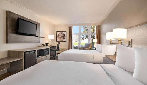 Queen Room with Two Queen Beds - Pet Friendly/Non-Smoking