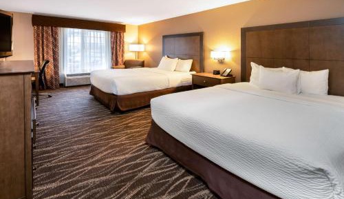 Queen Room with Two Queen Beds and Roll-In Shower - Disability Access