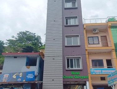 Deluxe Double Room (2 Adults + 1 Child)