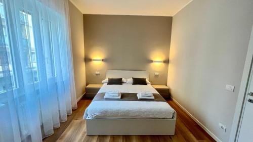 One-Bedroom Apartment with City View