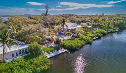 Bungalow - Water Front 