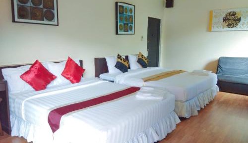 Queen Suite with Pool View