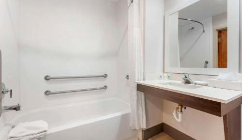 King Room - Accessible/Non-Smoking