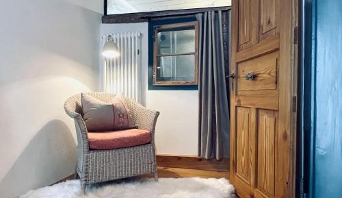 One-Bedroom Apartment with City View