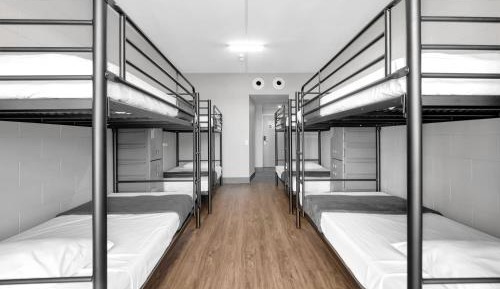 Single Bed in 10-Bed Mixed Dormitory Room with Private Bathroom (Clubside)