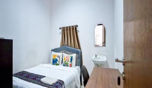 Standard Double Room with Shared Bathroom