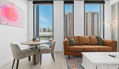 Deluxe One-Bedroom Apartment