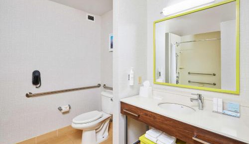Queen Room with Two Queen Beds - Mobility and Hearing Access/Non-Smoking