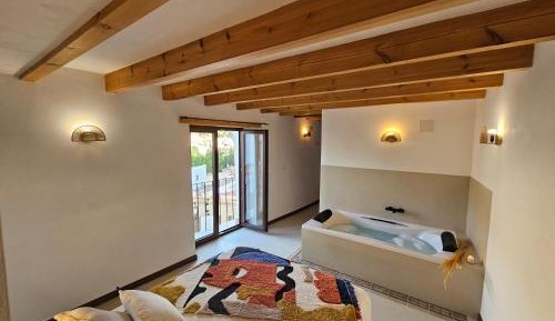 Superior One-Bedroom Apartment