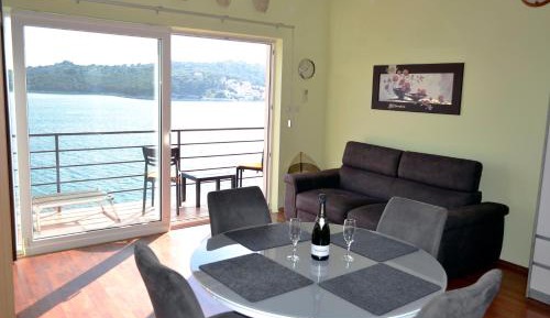 One-Bedroom Apartment with Balcony