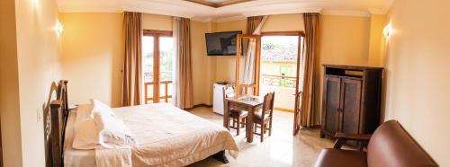 Deluxe Suite with Spa Bath