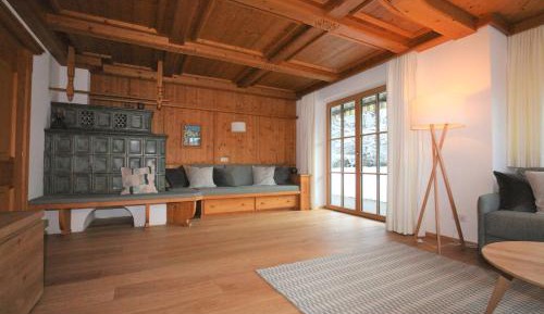 Apartment with Mountain View