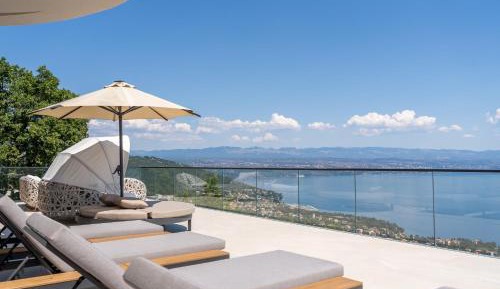 Two-Bedroom Apartment - Oceanfront 