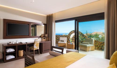 Premium Suite (2 Adults)