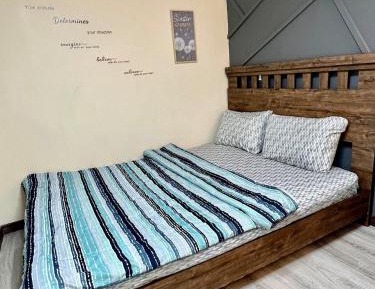 Queen Room with Shared Bathroom