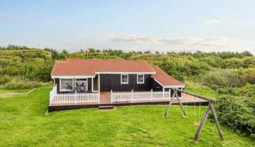 Three-Bedroom Holiday Home 