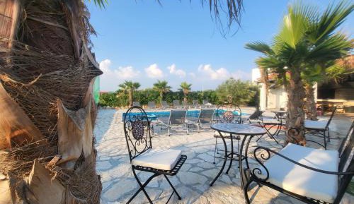 One-Bedroom Apartment with Pool View