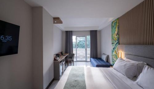 Premier Queen Balcony Room