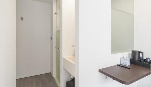 Deluxe Double, Window