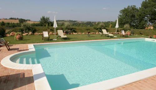 One-Bedroom Apartment with Pool View