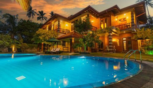 Villa with Garden View