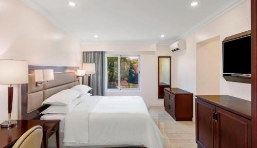 Two-Bedroom Family Room with Two King Beds