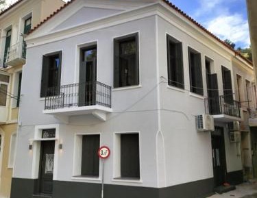 Three-Bedroom Townhouse