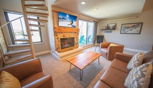 One-Bedroom Apartment with Balcony