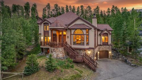 Five-Bedroom Holiday Home
