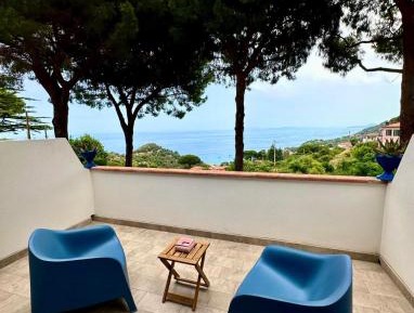 Deluxe Triple Room with Sea View