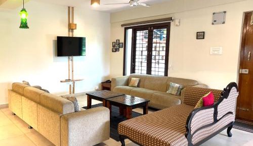 Villa with Garden View