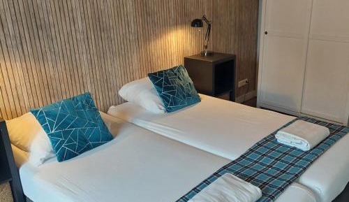 Quadruple Room with Private Bathroom