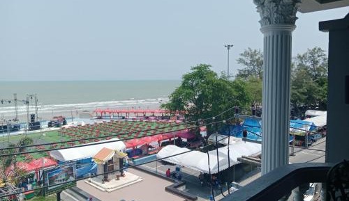 Two-Bedroom Apartment with Balcony and Sea View