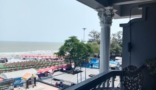 Two-Bedroom Apartment with Balcony and Sea View