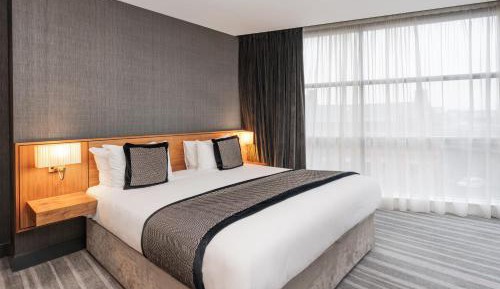 One-Bedroom Suite Lounge Access