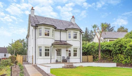 Four-Bedroom Holiday Home