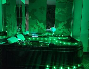 Studio with Spa Bath