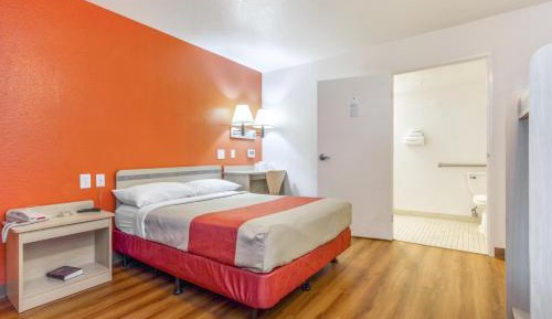 Double Room - Disability Access - Roll In Shower