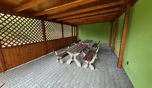 One-Bedroom Apartment with Terrace