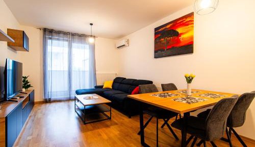 One-Bedroom Apartment with Balcony