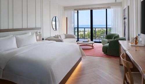 Guest Room, 1 King, Floor 4-8, Ocean View, Balcony Roll In Shower- Mobility Access