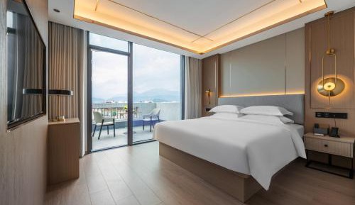 Deluxe Queen Room