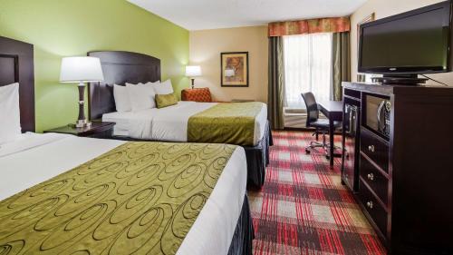 Queen Room with Two Queen Beds and Roll-In Shower- Disability Access