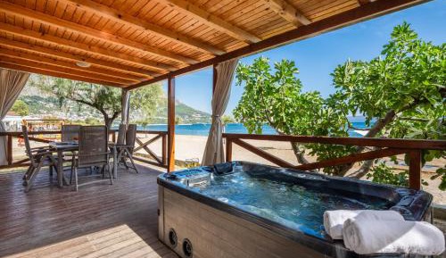 Sunshine Premium Three-Bedroom Mobile Home with Whirlpool , Terrace and Sea View