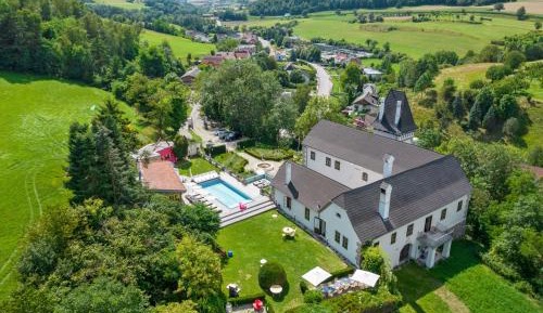  Five Bedroom Château with Pool, Sauna & Garden